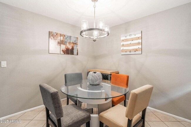 Foto del edificio - 1402 E Guadalupe Rd