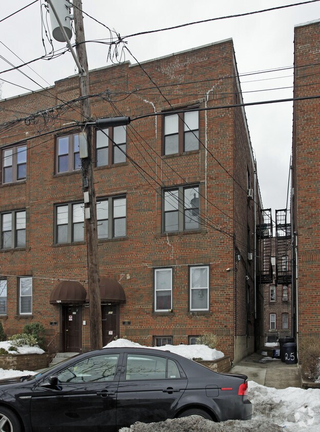 Building Photo - 121-123 Roosevelt Ave
