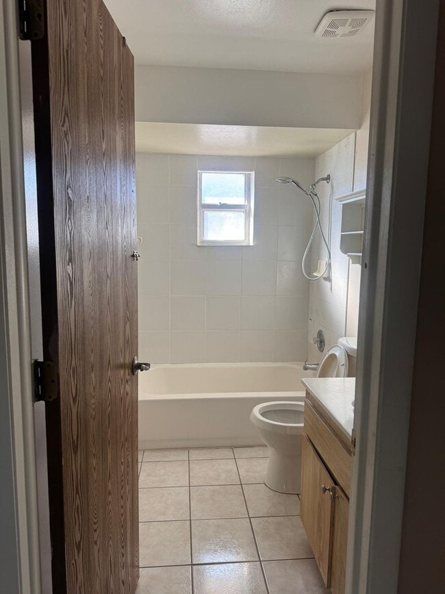 Building Photo - 517 SE 23rd Pl