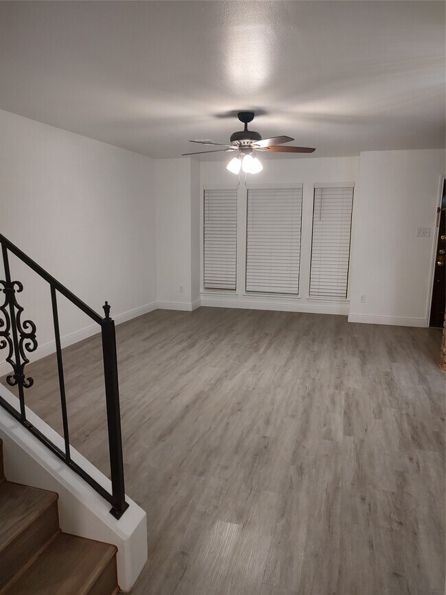 Foto del edificio - 13150 Trail Hollow Dr