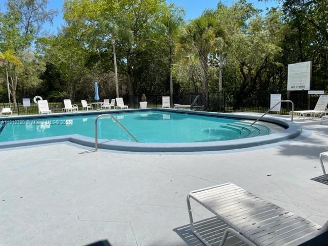 Foto del edificio - 17890 W Dixie Hwy