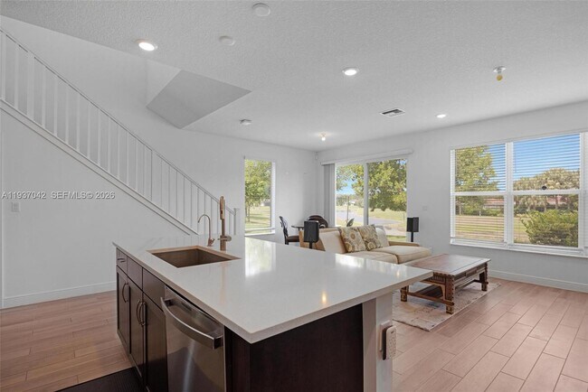 Building Photo - 4317 Lago Dr