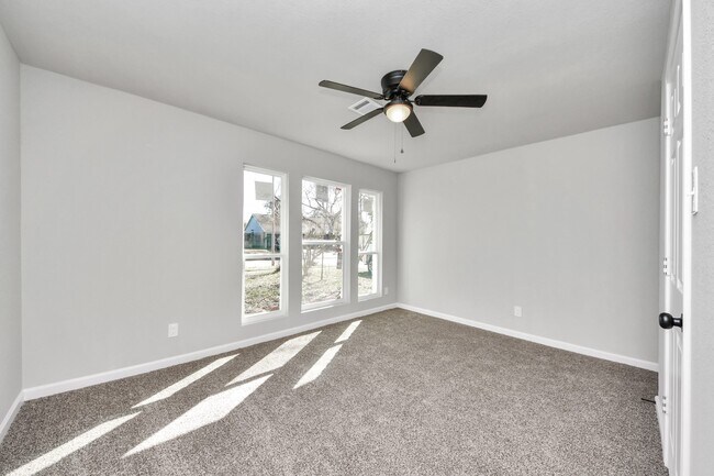 Building Photo - 15123 Kaler Rd