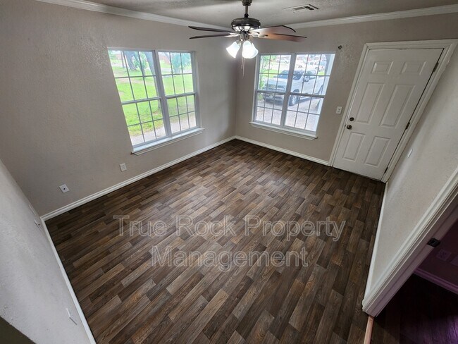 Foto del edificio - 1020 E Gardena St