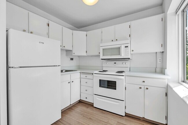 Foto del edificio - Uptown Arms & Manor