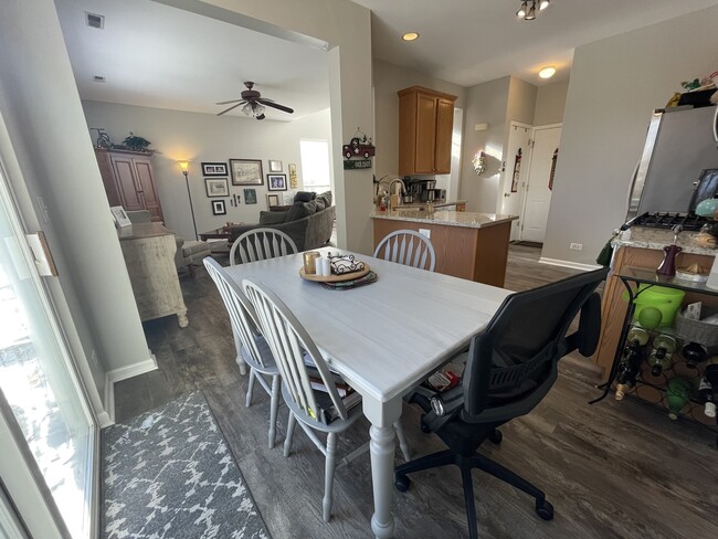 Building Photo - 1121 Bromley Ct