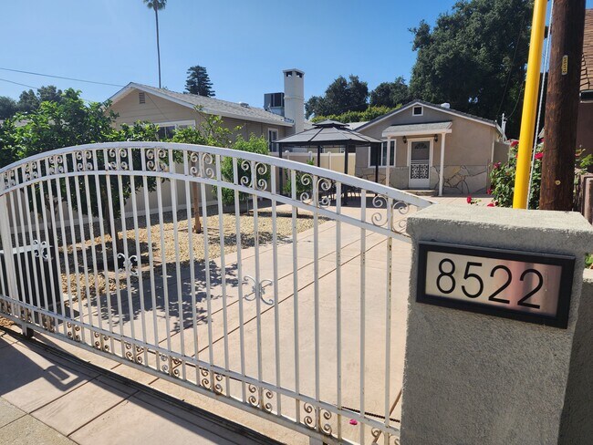 Foto del edificio - 8522 Hillrose St