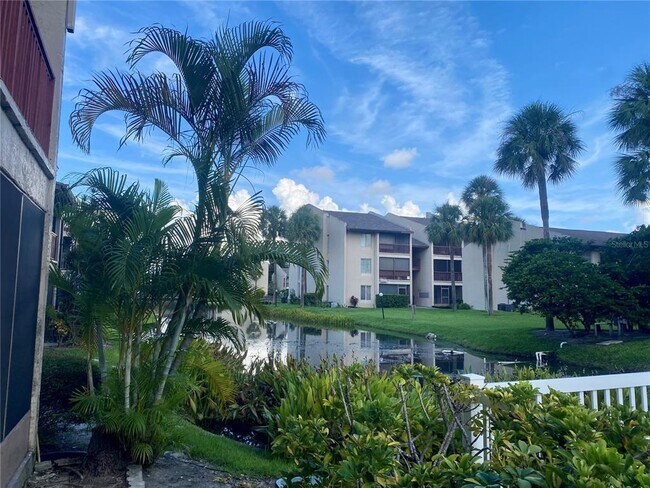 Foto del edificio - 3845 S Lake Dr