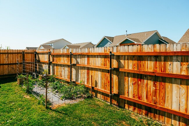 Building Photo - 1333 Silverton Dr