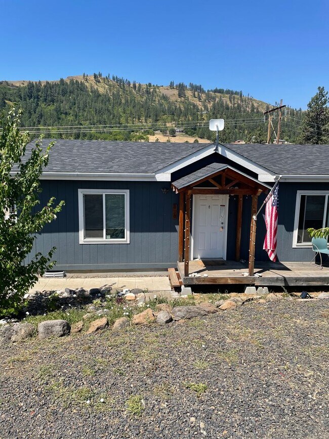 Building Photo - Dog-friendly Kamiah House with Beautiful Views