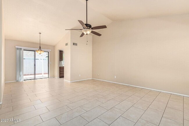 Foto del edificio - Gorgeous 2/2 bed/bath in North Phoenix by ...