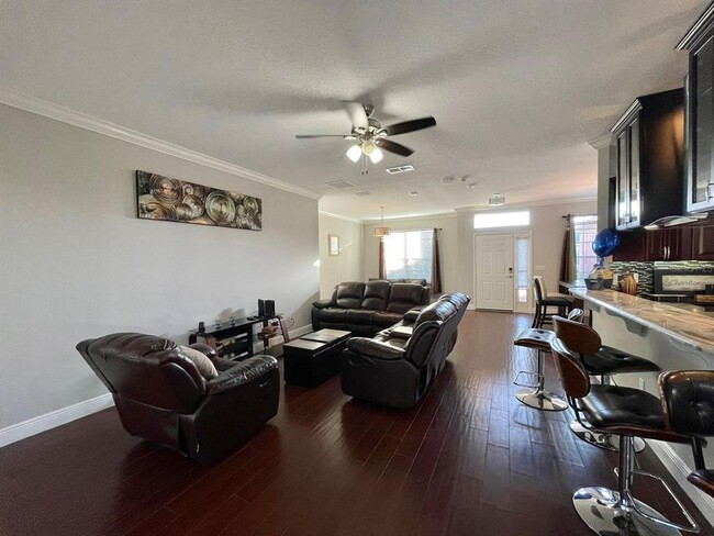Foto del edificio - 907 Wildflower Rd
