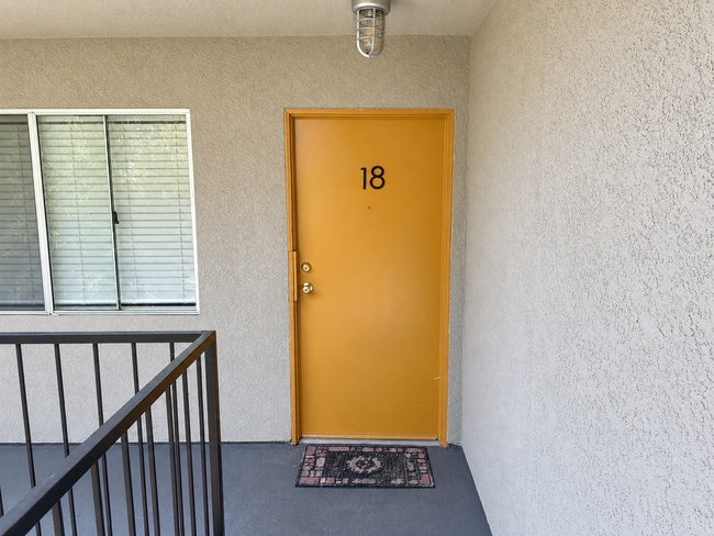 Building Photo - 11441 Oxnard St