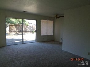 Building Photo - 312 Royal Oaks Dr