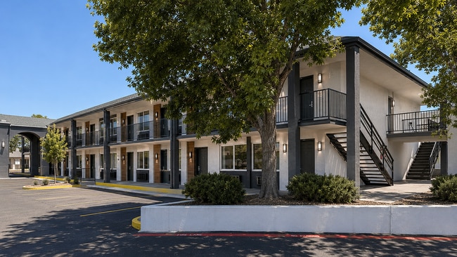 Tree-lined community grounds - Juniper Flats