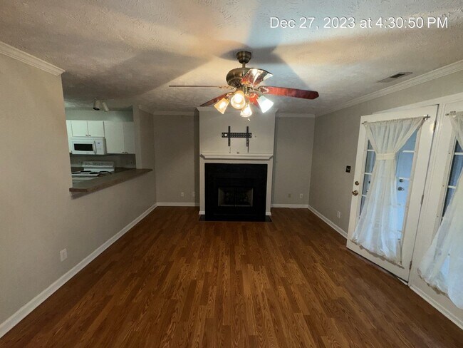 Building Photo - 400 Bubble Creek #8