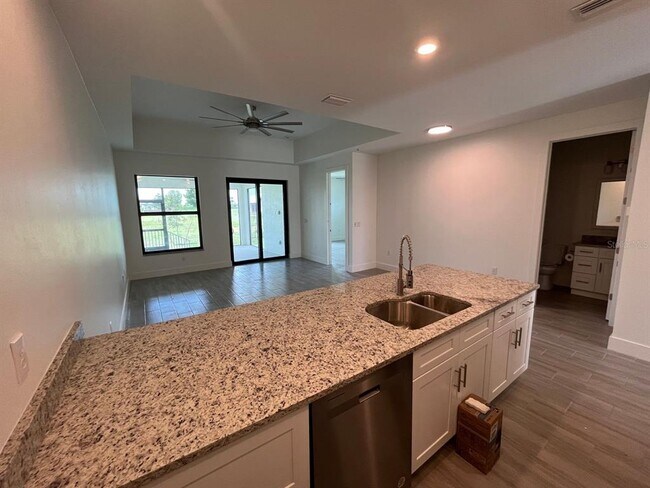 Foto del edificio - 156 Madrid Blvd