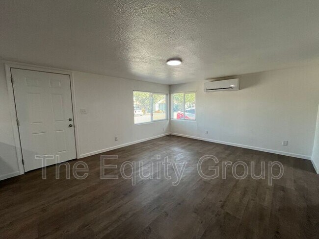 Foto del edificio - 70 E Yates Ave