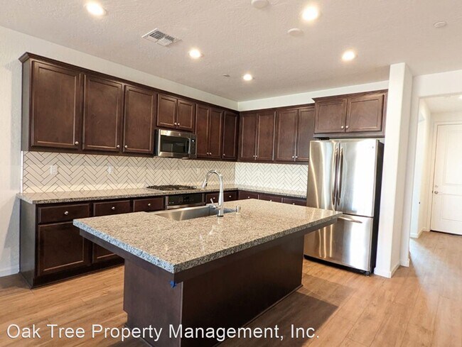 Building Photo - 4 br, 2 bath House - 6158 E. Adena Avenue