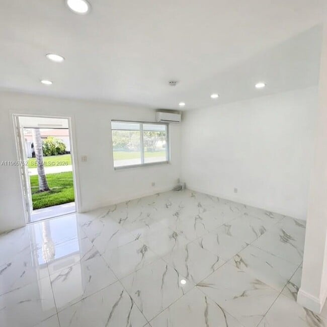 Foto del edificio - 2308 NW 3rd Ave