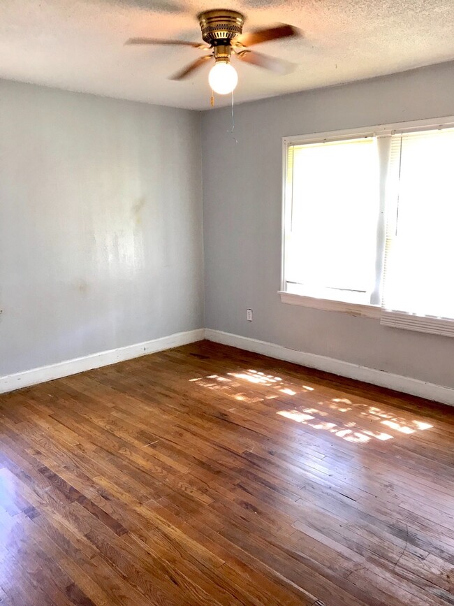 Foto del edificio - Pre-Leasing  - 2 bed 1 bath