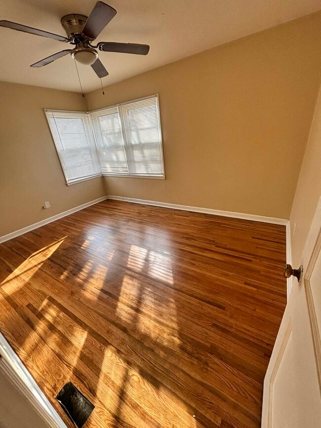 Foto del edificio - 1148 N Terrace Dr