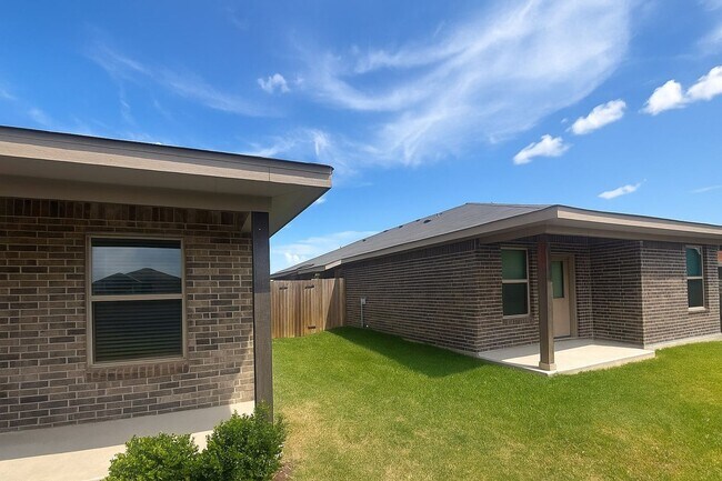 Foto del edificio - Modern 3-Bedroom Single-Story Home with St...