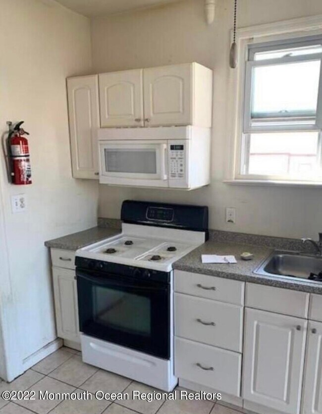 Building Photo - 72 Broad St