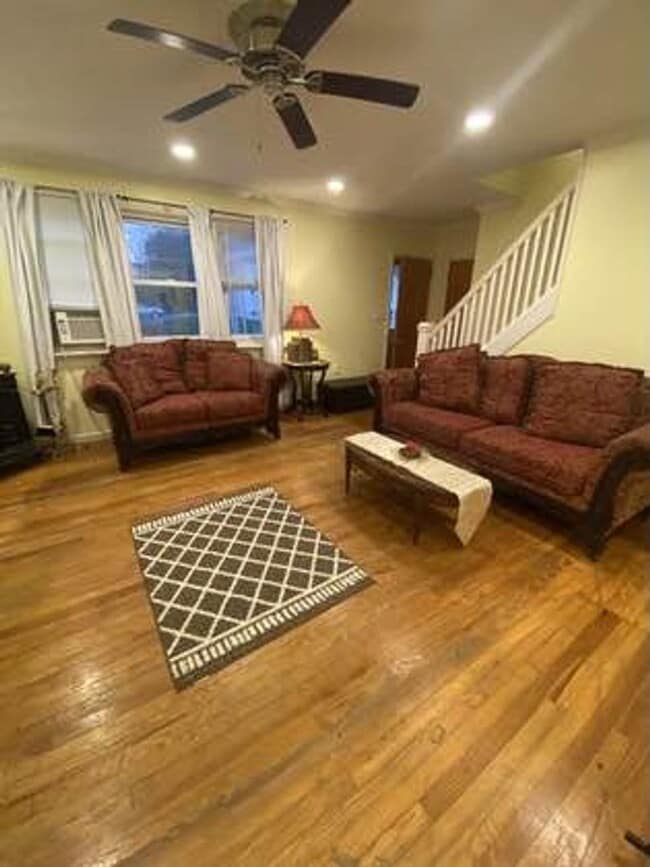 Building Photo - 3 Bed 1 Bath Detached House in Lebanon