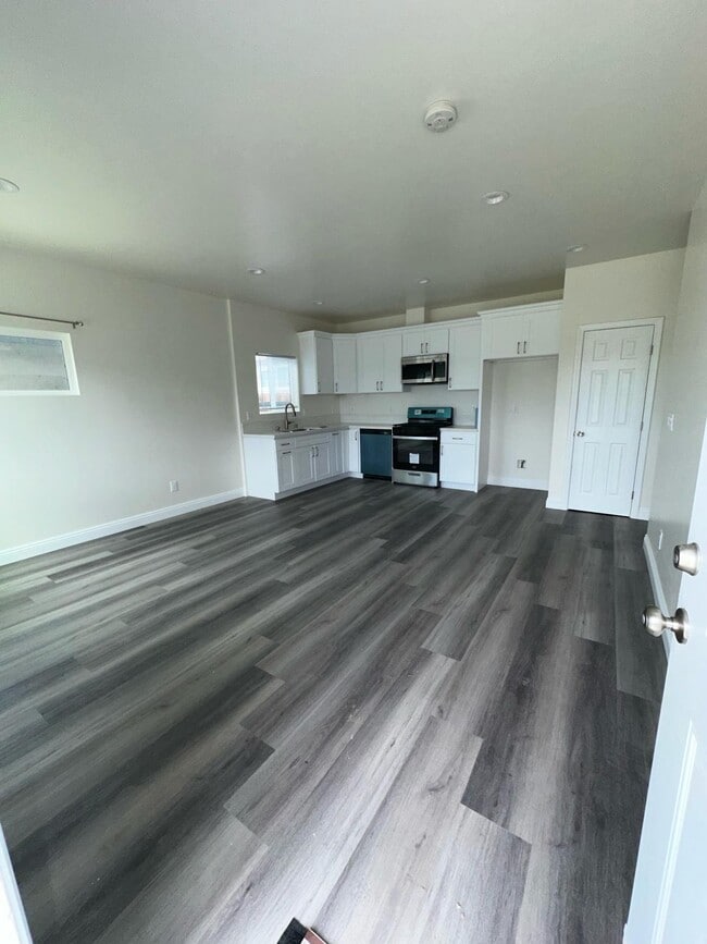 Kitchen - 722 W 214th St