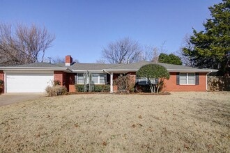 Building Photo - 805 Willow Ln