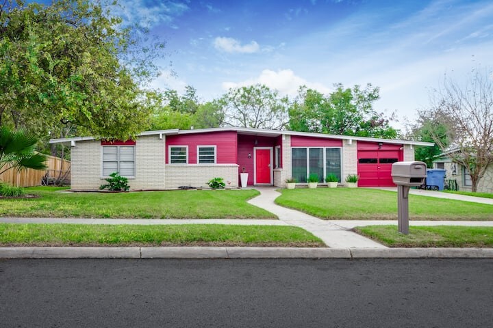 Foto principal - 534 Crestview Dr