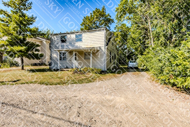 Building Photo - 822 W Bethel Ave