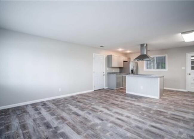 Building Photo - 260 Foothill Dr