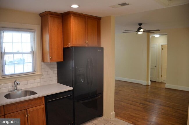 Building Photo - 6912 Mackson Dr