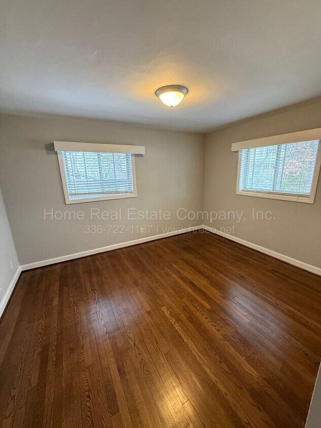 Foto del edificio - 2425 Queen St