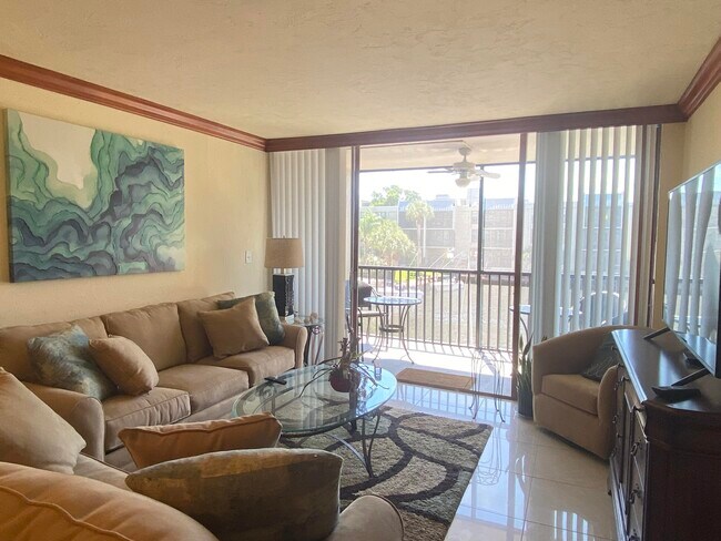 Building Photo - 9 Royal Palm Way