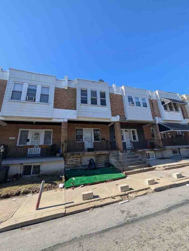 Foto principal - Front Porch Row - Oak Lane (SECTION 8 VOUR...