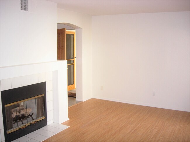 Building Photo - 1050 La Tortuga Dr