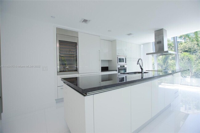 Foto del edificio - 2950 NE 188th St