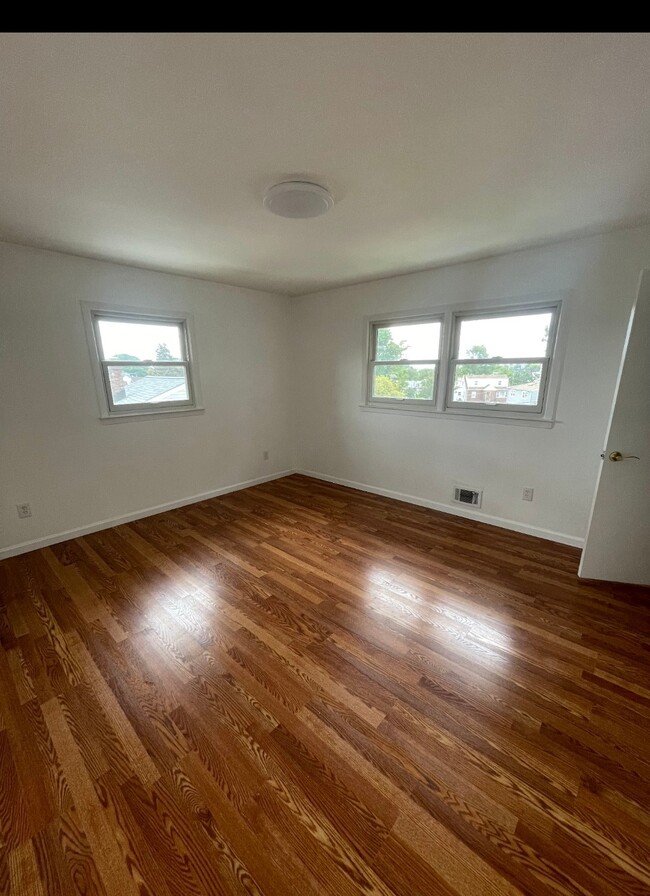 Building Photo - 588 McKinley St