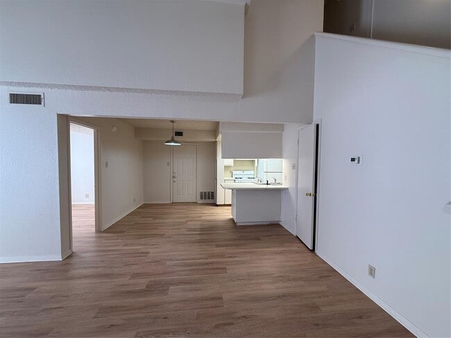 Building Photo - 8204 Hood Cir