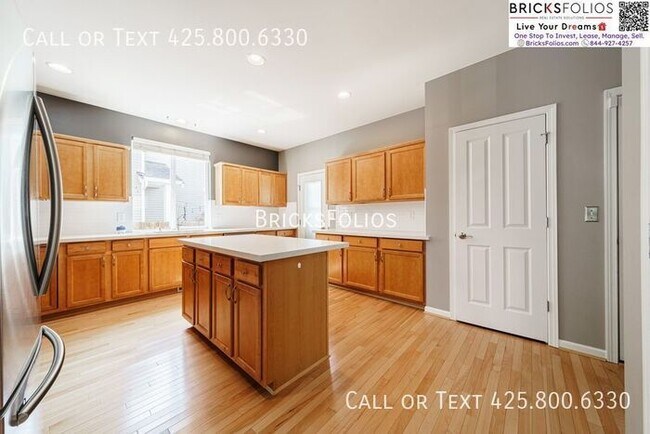 Foto del edificio - Spacious Home For Rent in Crosswater, Lake...