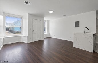 Building Photo - 700 4th Ave