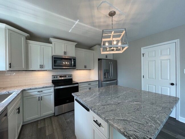 Building Photo - Recently Renovated Rancher Waiting for You!