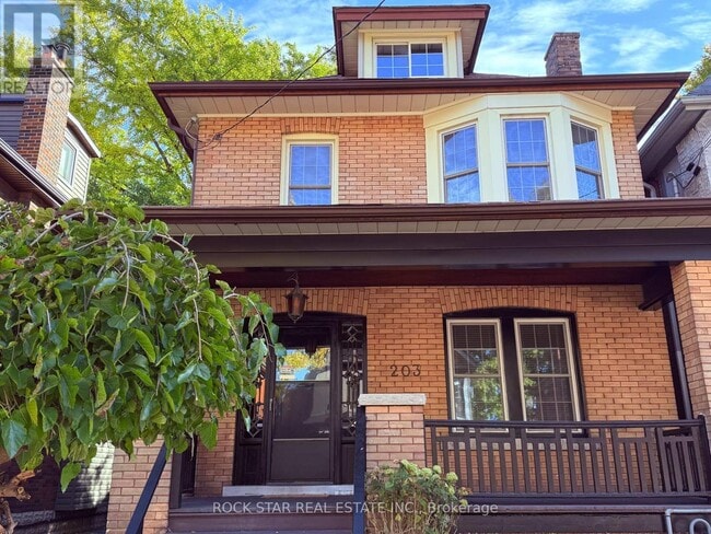 Building Photo - 203 Fairleigh Ave S