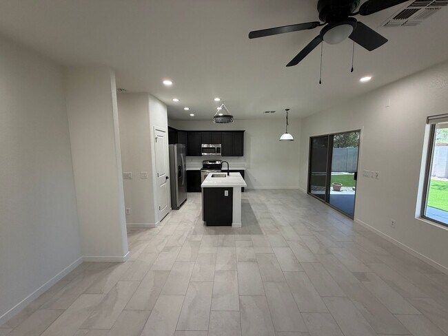 Building Photo - Beautifully Remodeled North Peoria Home 3 Bedroom 2 Bath Plus Office