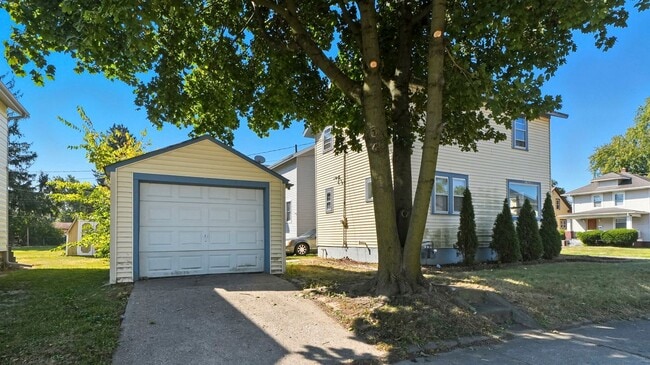 Building Photo - NEW LISTING! 2 Bedroom home!