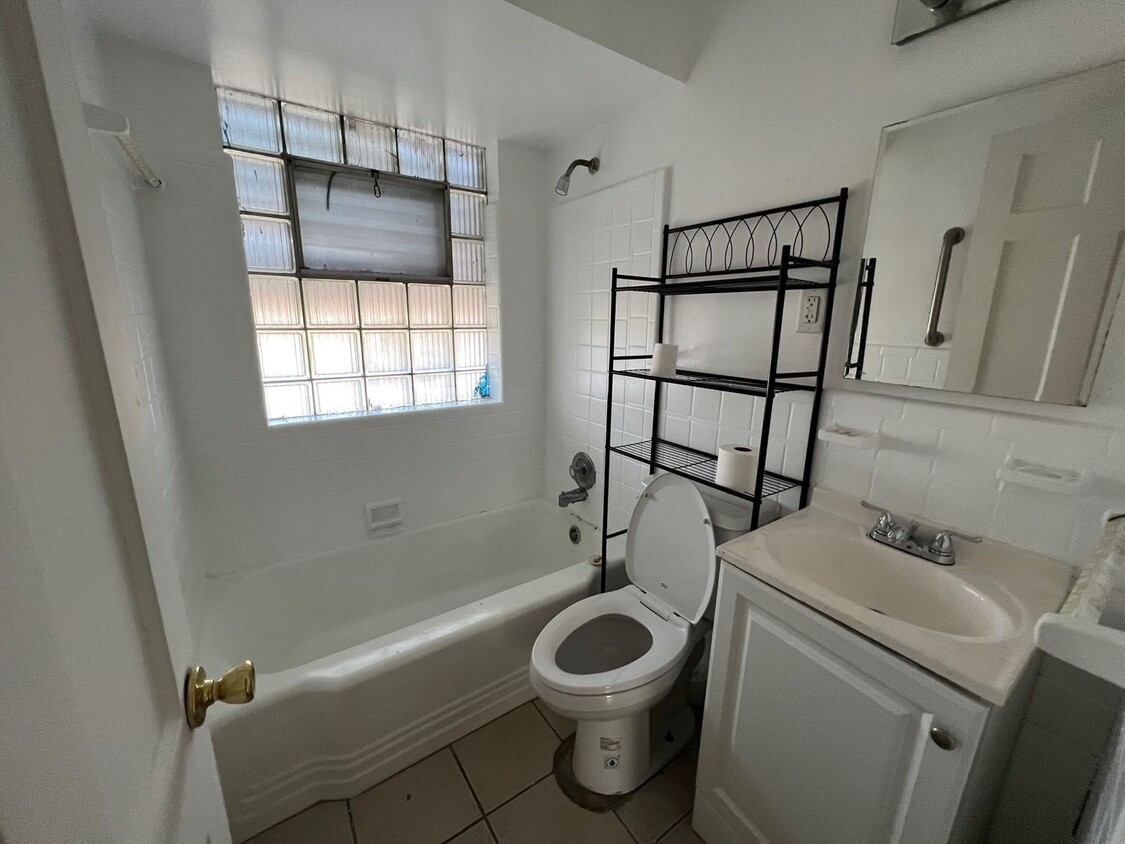 Primary Photo - Private Charming Home