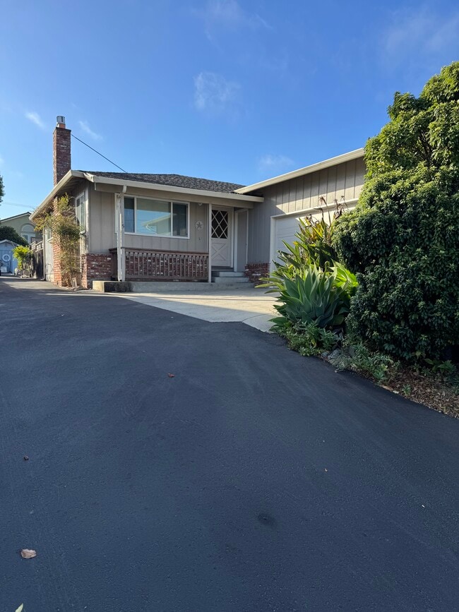 Building Photo - 845 32nd Ave